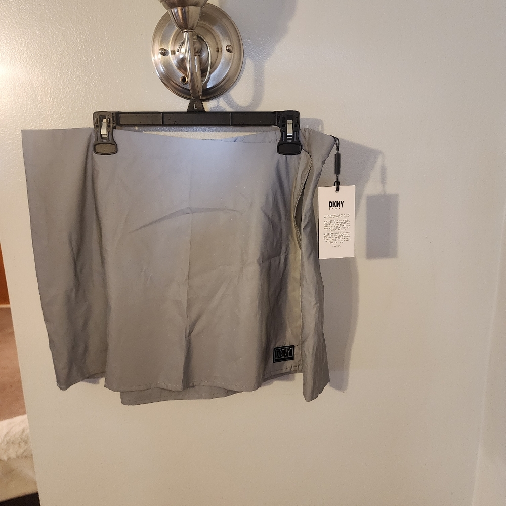 DKNY reflective skirt Women's size XL Perfect For A Outdoor Sports. Golf, Tennis